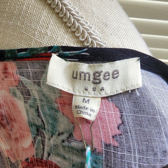 UMGEE NEW RED/BLACK FLORAL ROMPER SIZE MED - Picture 2 of 7